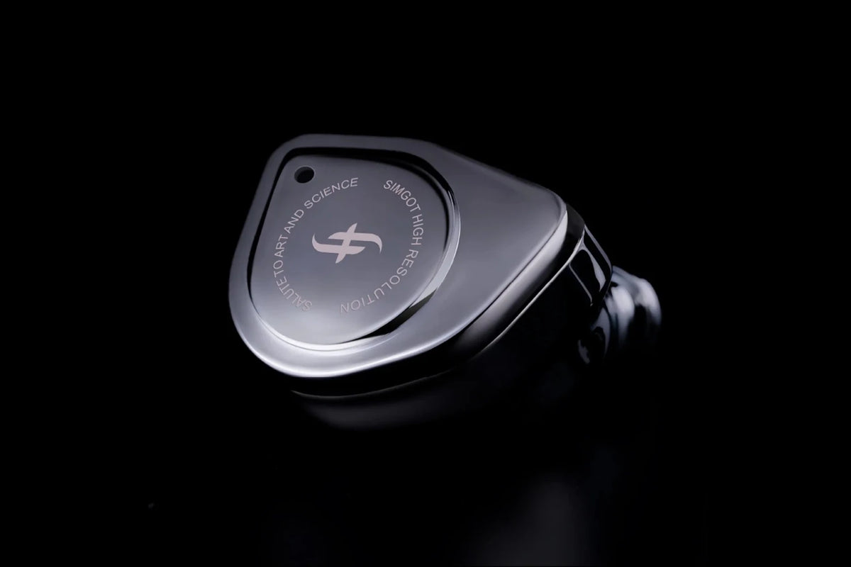 one simgot ew200 iem on a black background